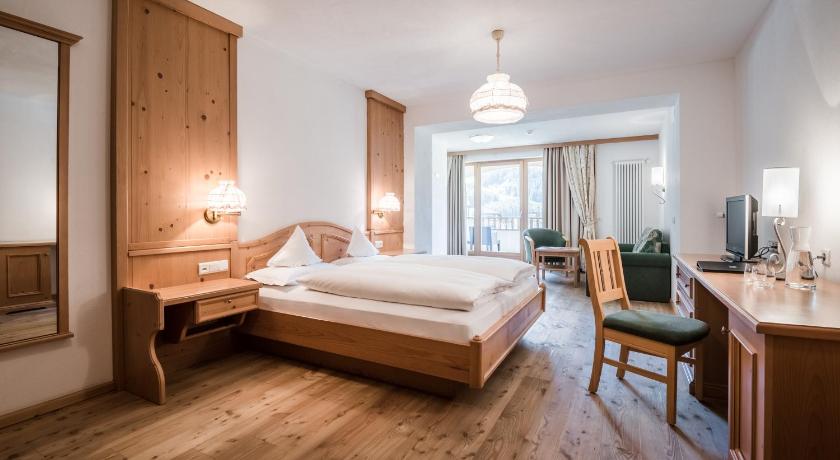 Marebbe Hotel Mareo Dolomites 4-Star Hotel suite