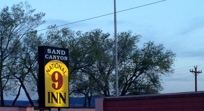 National 9 Inn Sand Canyon photo