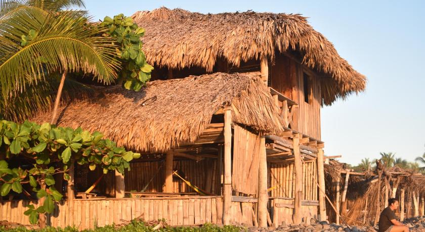 Pelicano Surf Camp — Hotel in La Libertad