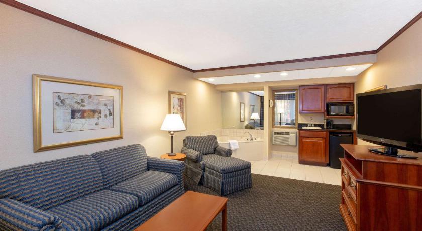 Ramada By Wyndham Midtown Grand Island