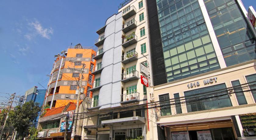 a large building with a lot of windows, OYO 107 Orange Nest Hotel in Manila