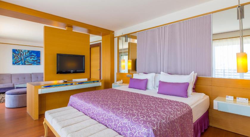 Image of Honeymoon Suite 1