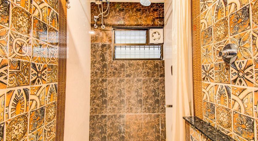 FabHotel Corporate Crown - Nr. Jyoti Nivas University - image 11
