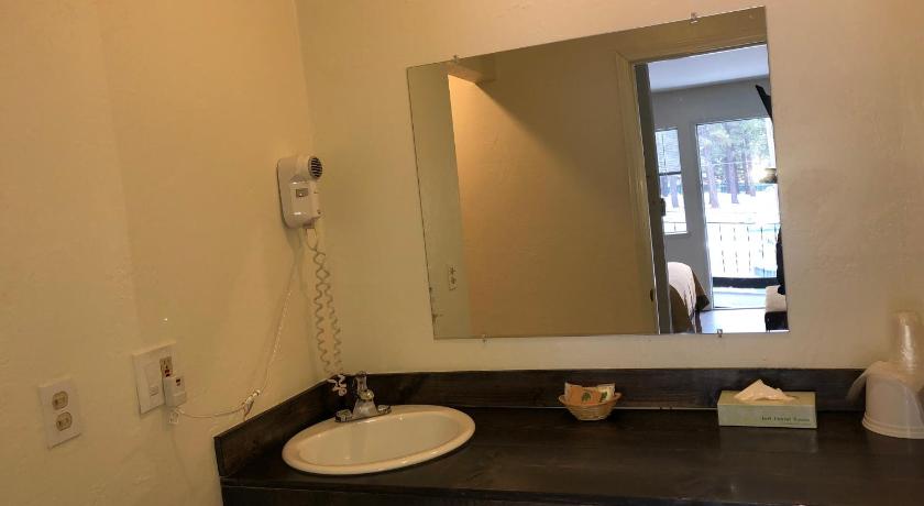 Cedar Inn  photo