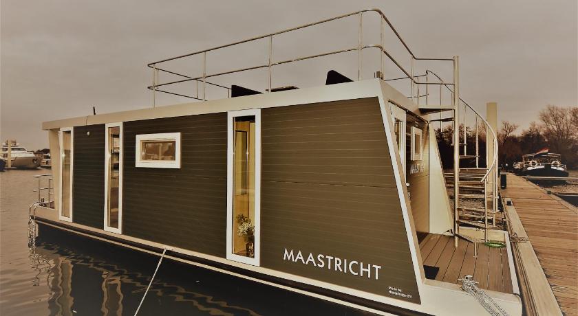 Cozy floating boatlodge "Maastricht".