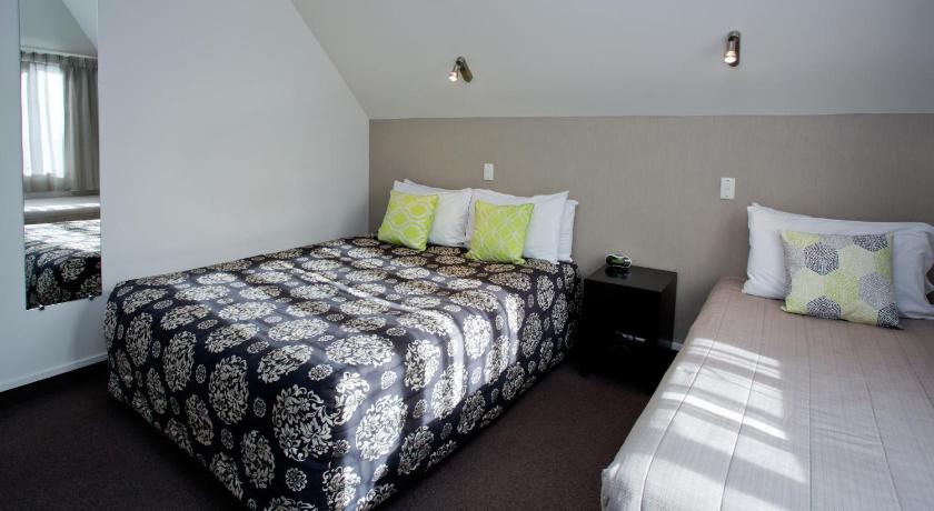 Image of Large One-Bedroom Apartment 10