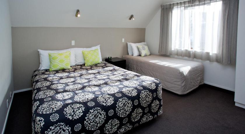 Image of Large One-Bedroom Apartment 6