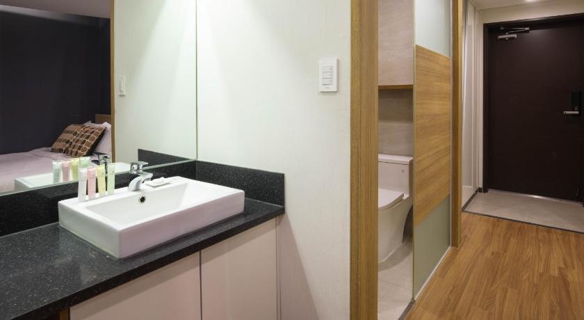 Image of Deluxe Queen Room 2