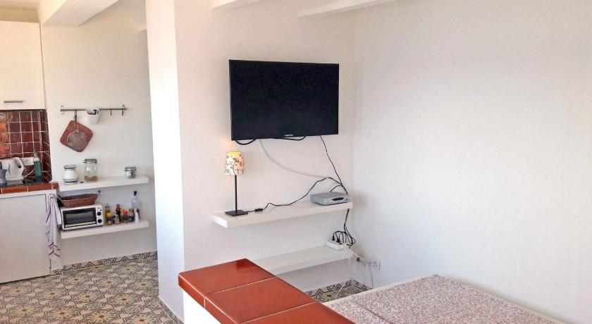 Lovely sea view studio & patio 5mn from the beach - image 9