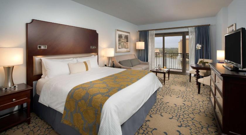 Image of Executive Family Bunk 2 Queen Beds 0