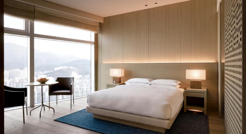 Image of 1 King Bed Deluxe 3