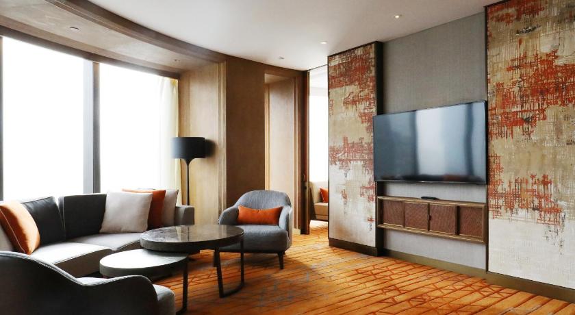 Image of Grand Suite King Room 3