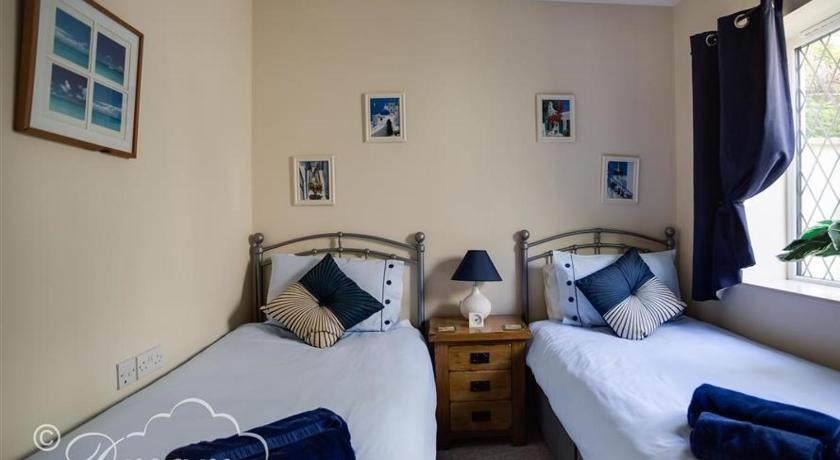 Toll Lodge photo