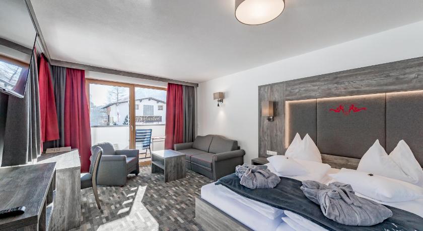 Image of Superior Double Room with Balcony 3