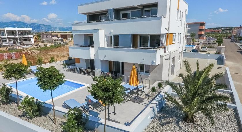 Apartments &amp; Rooms Villa Casia — Hotel in Novalja