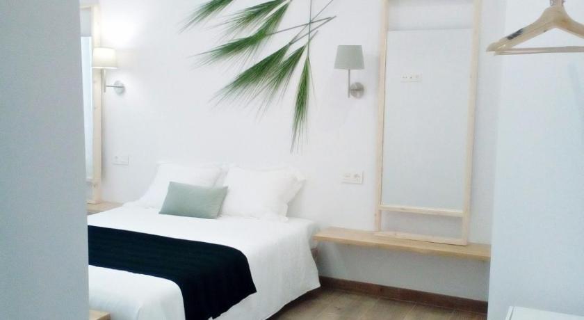 Sunny Stay Guest Houses — Hotel in Alicante
