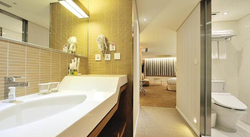 Image of Deluxe Double or Twin 2