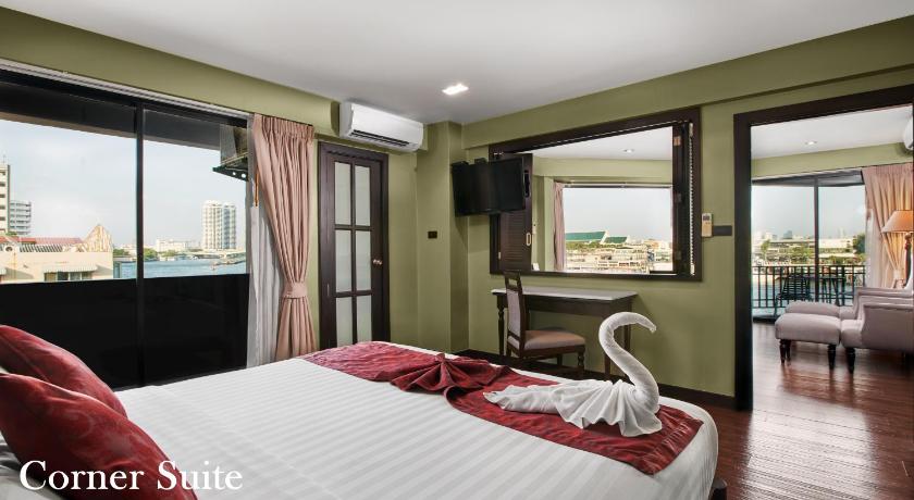 Image of Corner Suite 0