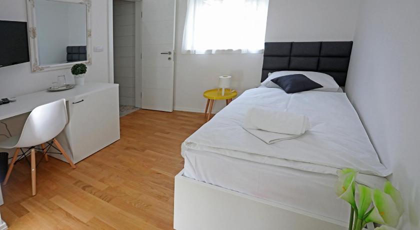 HOME APARTMANI I SOBE photo