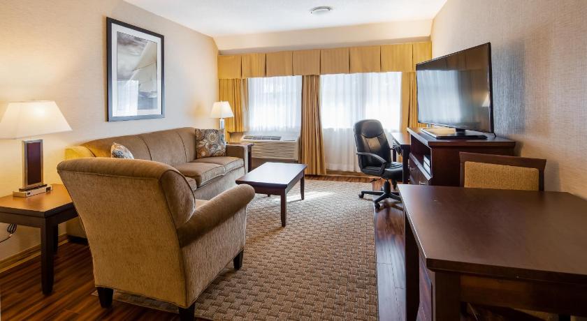 Best Western Plus Emerald Isle Hotel