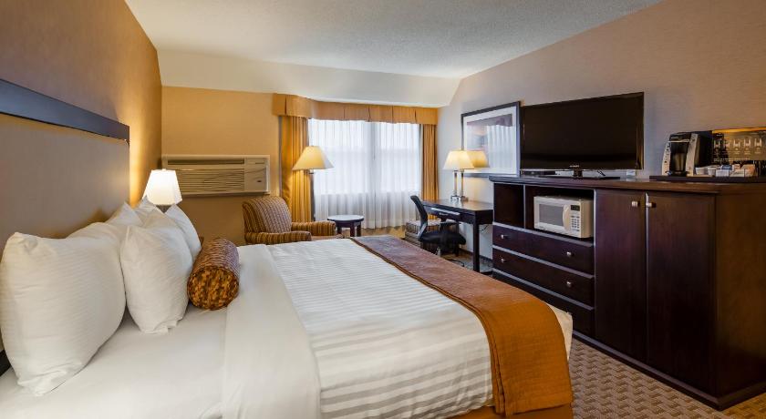 Best Western Plus Emerald Isle Hotel