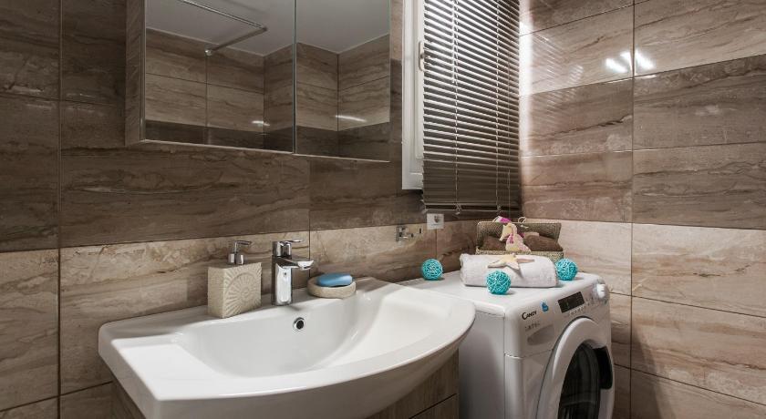 Modern Antique Private rooms near to Acropolis Museum and metro station photo