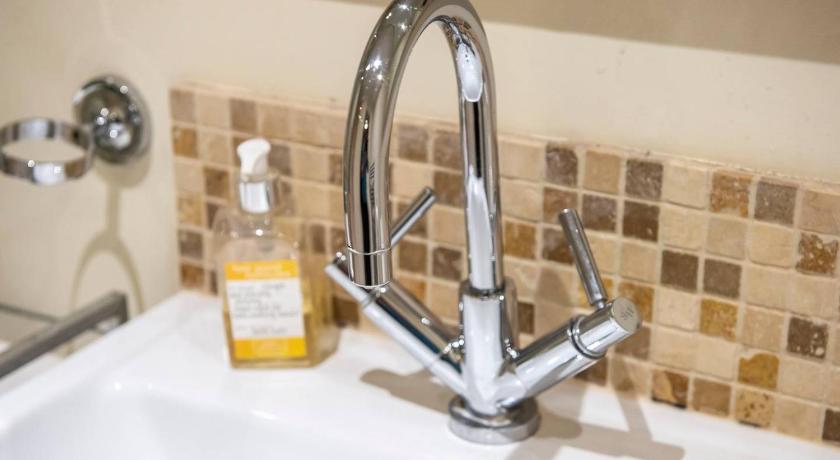 ALTIDO Amazing Location! - Lovely Rose St Apt in New Town photo