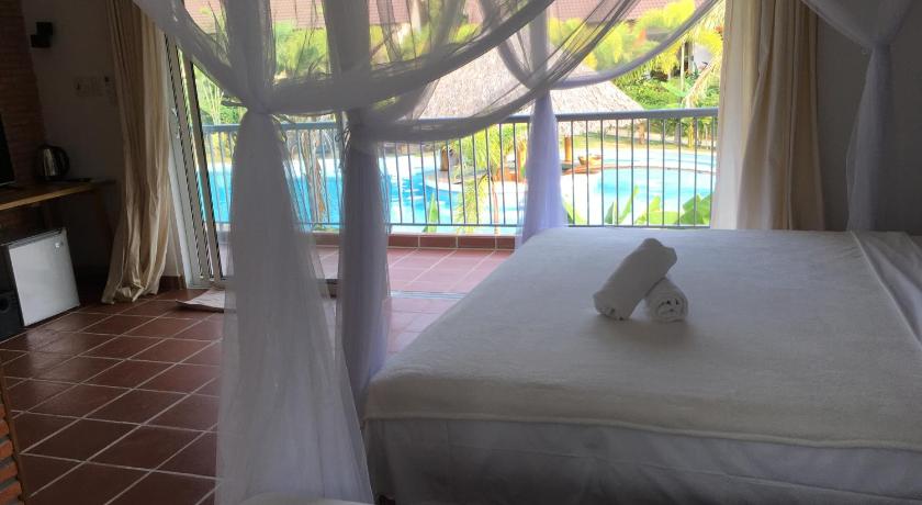 Image of Family Suite Pool View 11