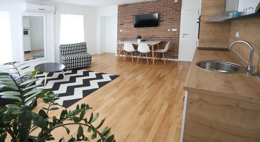 HOME APARTMANI I SOBE — Hotel in Osijek