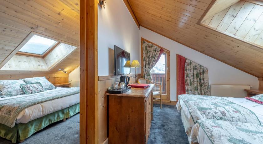 Image of Family Room (5 Adults) 4