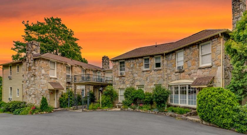 Echo Mountain Inn — Hotel in Laurel Park (NC)