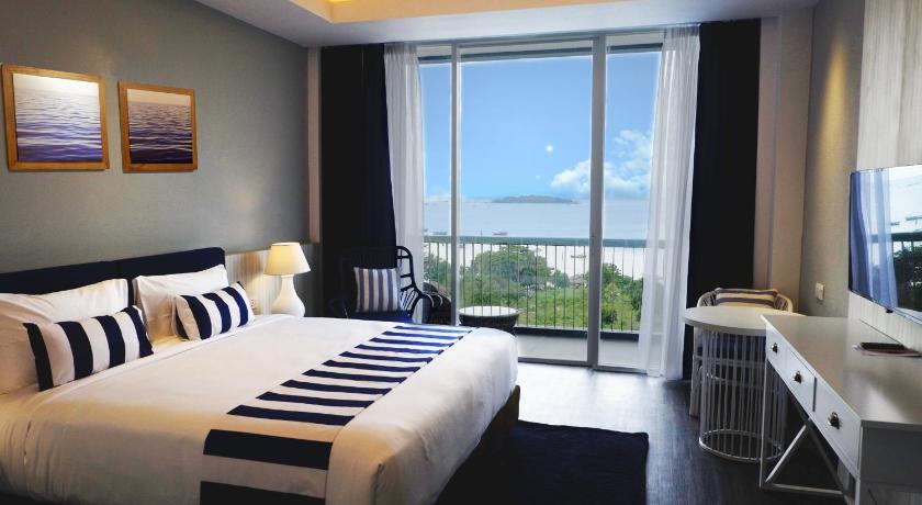 Image of Deluxe King Ocean View 7