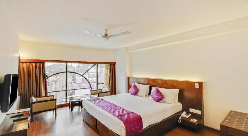 Image of Executive Room 8