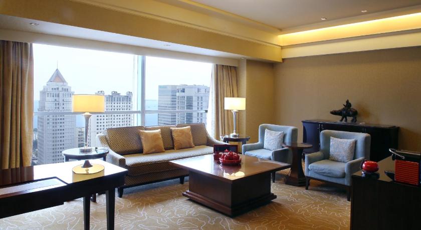 Image of Valley Wing Exec Suite 1 King 6