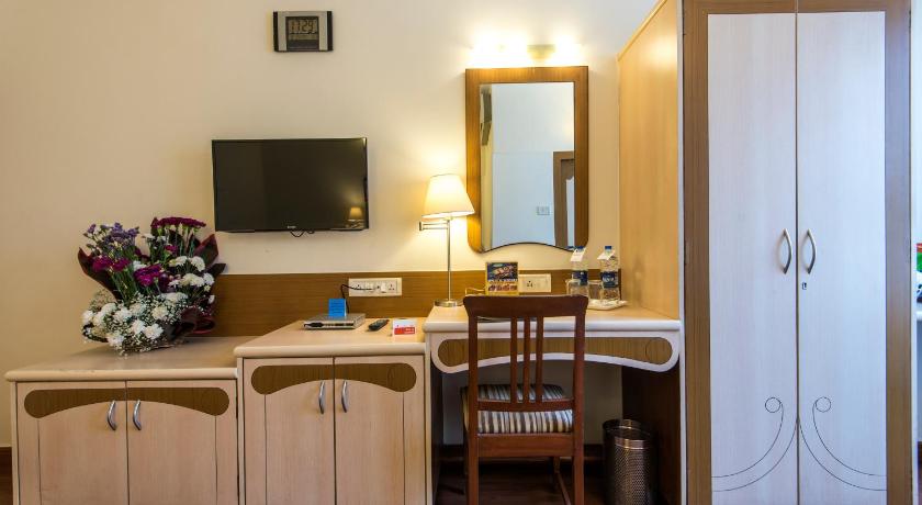 Image of Deluxe Room 8