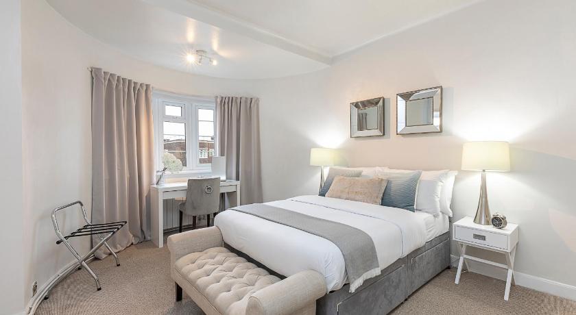 Imperial Suite In Swiss Cottage Apartment London Deals Photos