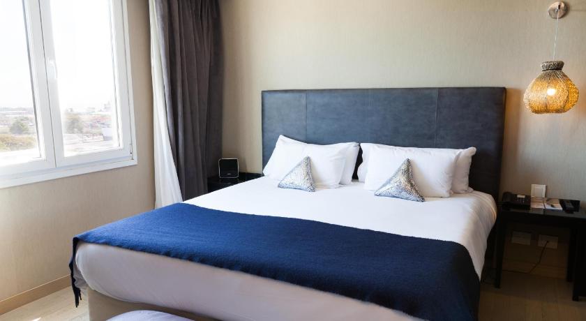 Image of Suite with King Bed and Street View - Non Smoking 5
