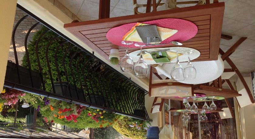 Hotel Restaurant Les oliviers photo