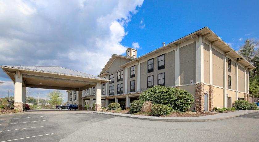 Quality Inn & Suites Boone - University Area photo
