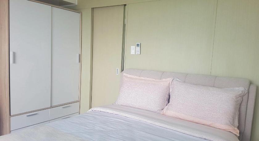 Image of Superior One-Bedroom Apartment with Balcony 13