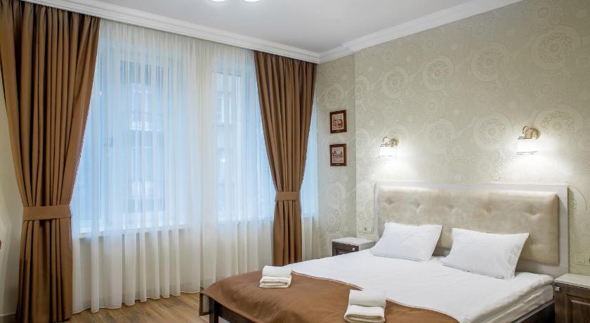 Mini Hotel Barvy Lvova on Hnatyuka St. — Hotel in Lviv