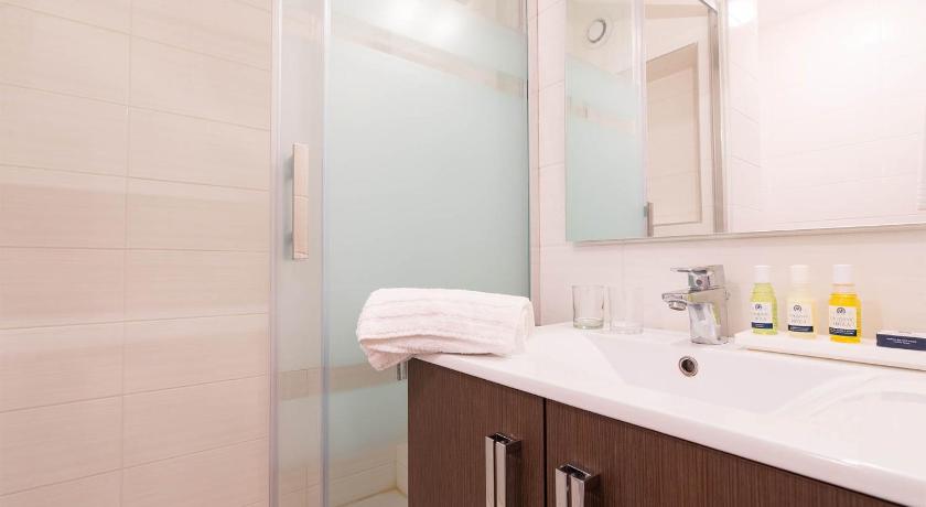 Bathroom, Madame Vacances - Hotel Courchevel Olympic in Saint-Bon-Tarentaise