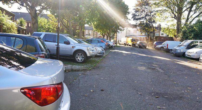 North London Apartment - Edmonton - image 8