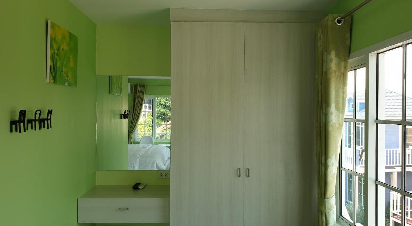 Image of Standard King Room 2