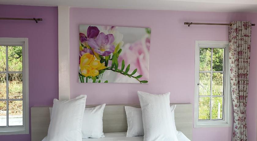 Image of Standard King Room 15