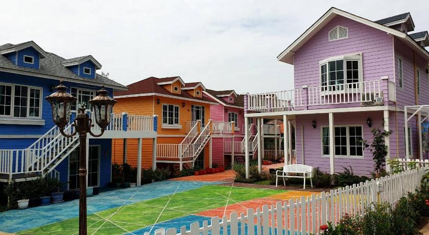 Bunny Hill Resort - image 33
