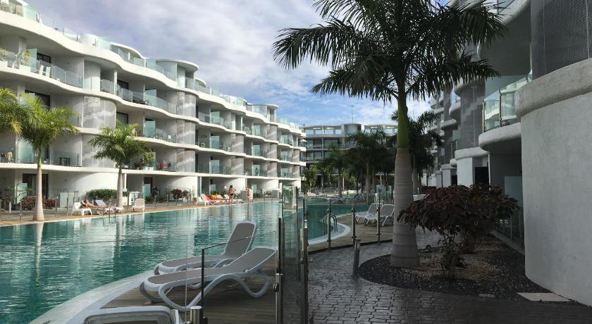 The Waves, Luxurious 5*, Wifi, Olympic pool photo