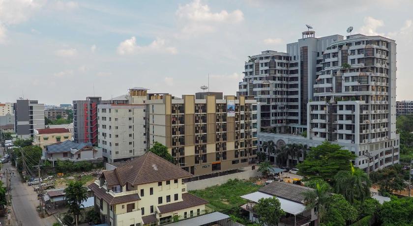 バンコク Casa Luxe Hotel and Resident 3つ星 ホテル 外観