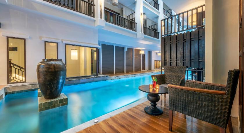 Image of Superior Pool Access 12