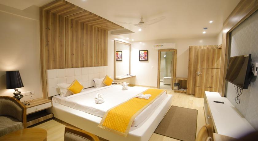 Dhamma Grand Hotel Resort - image 2